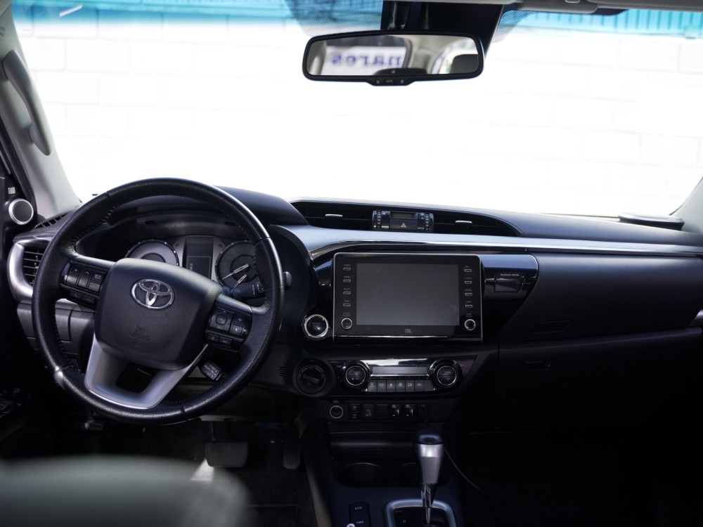 Toyota Hilux SRX — foto 8